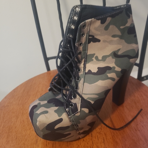Camouflage ankle high boots - Picture 5 of 5